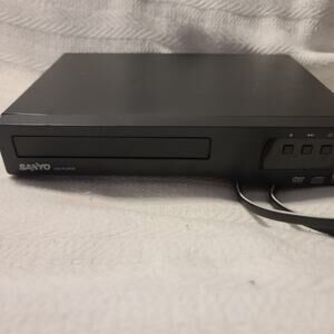 Sanyo FWDP105F A DVD Player unit TESTED. Remote not included